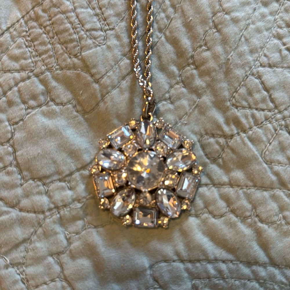 Long pendant necklace